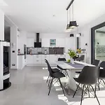 Luxury Isabella Villa