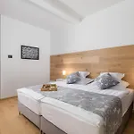Luxury Isabella *