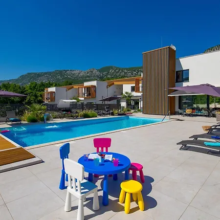 Luxury Isabella Villa *